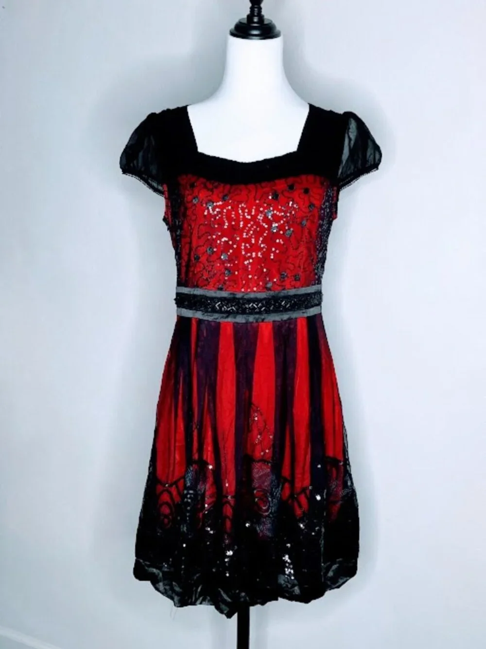 #81809 Retro-style red and black sequined embroidered mesh jumpsuit.